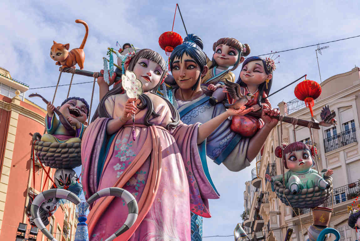 Valencia - fallas 2023 - 5 premio - falla Sueca-Literato Azorín - Crisistunidad ¿Asia on anem! 06.jpg